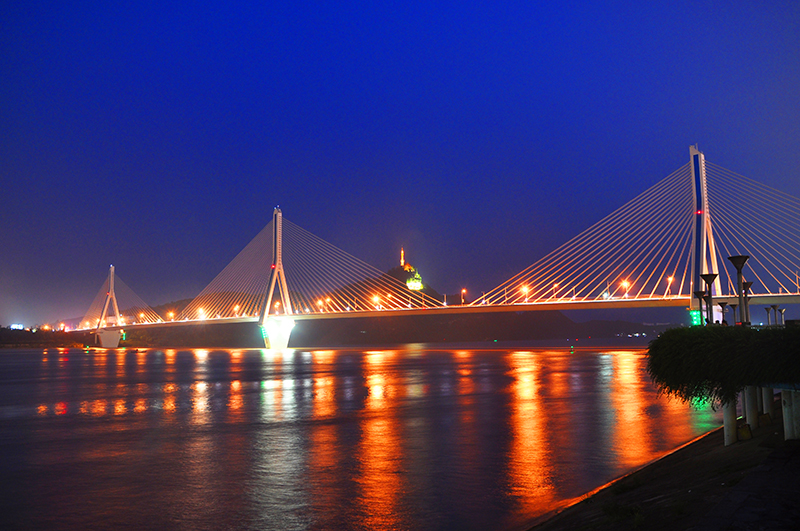 夷陵(ling)長(zhang)江(jiang)大橋